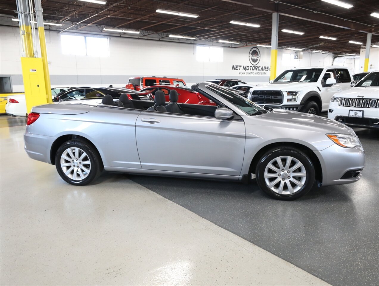 2014 Chrysler 200 Touring - Photo 8 - Addison, IL 60101
