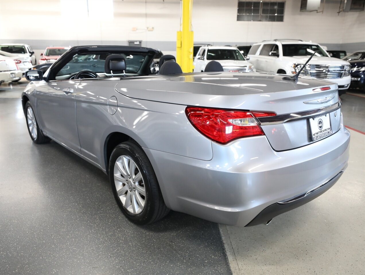 2014 Chrysler 200 Touring - Photo 12 - Addison, IL 60101