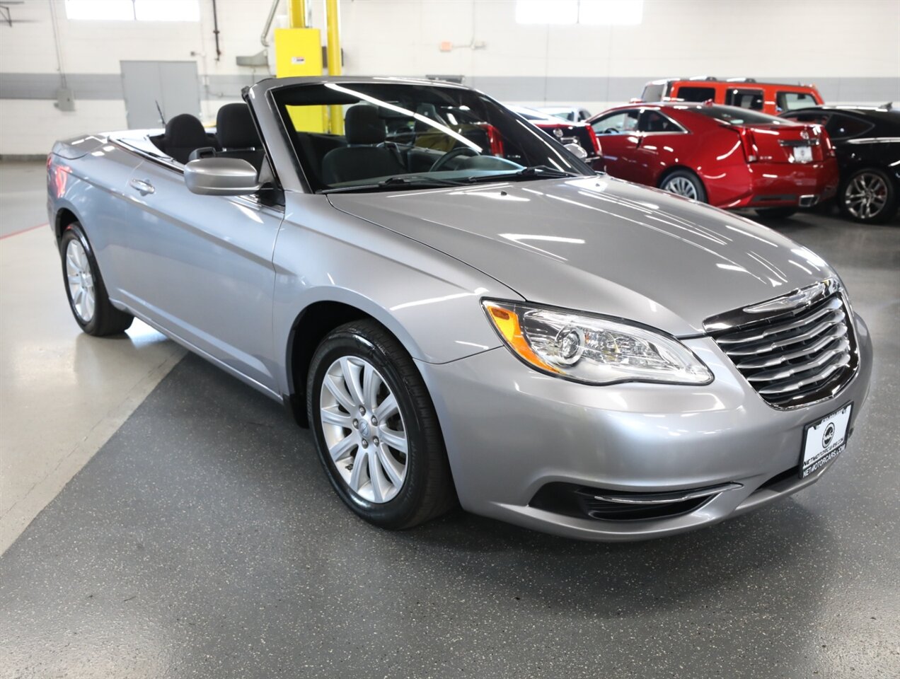 2014 Chrysler 200 Touring - Photo 7 - Addison, IL 60101