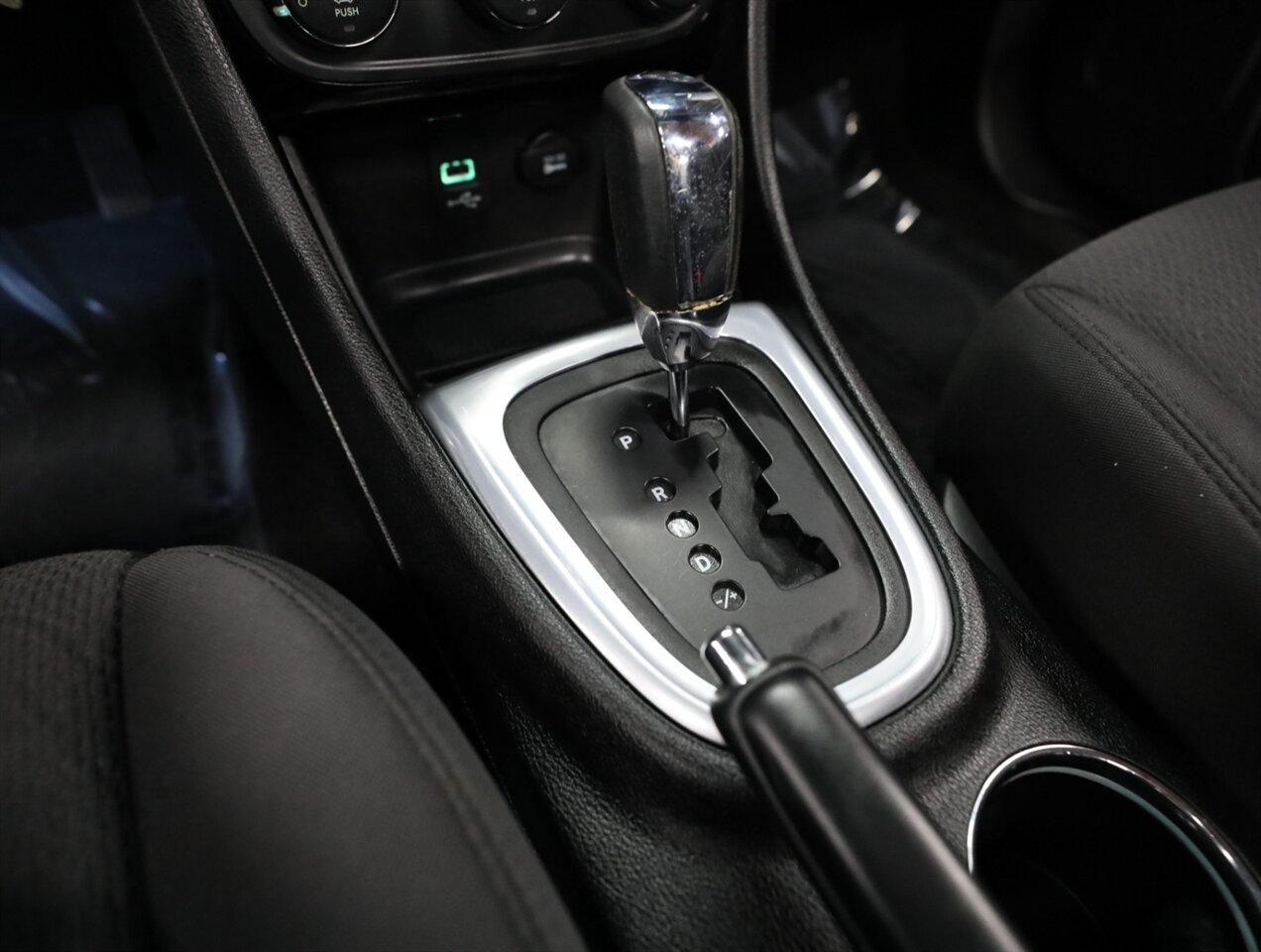 2014 Chrysler 200 Touring - Photo 25 - Addison, IL 60101