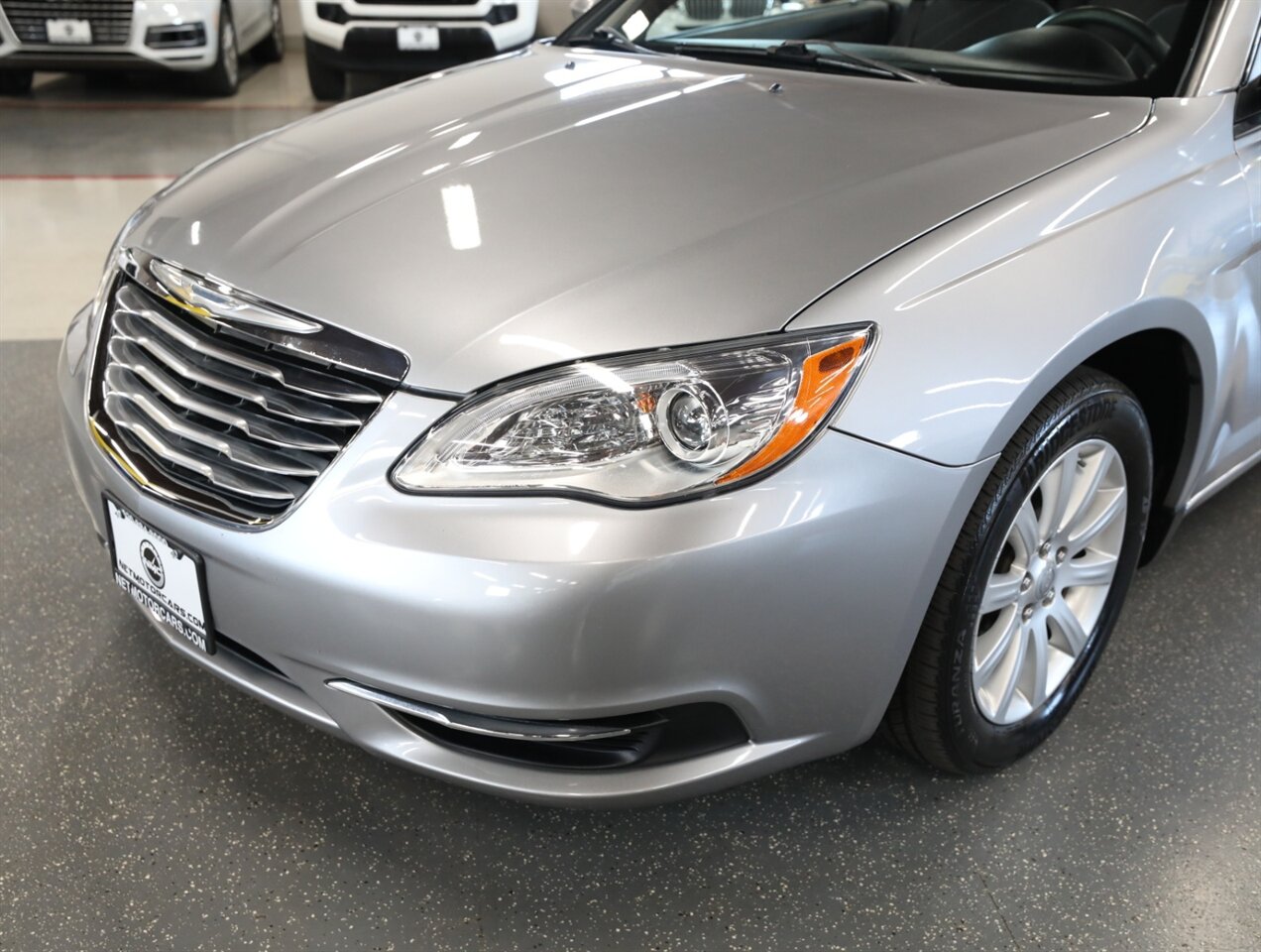 2014 Chrysler 200 Touring - Photo 3 - Addison, IL 60101