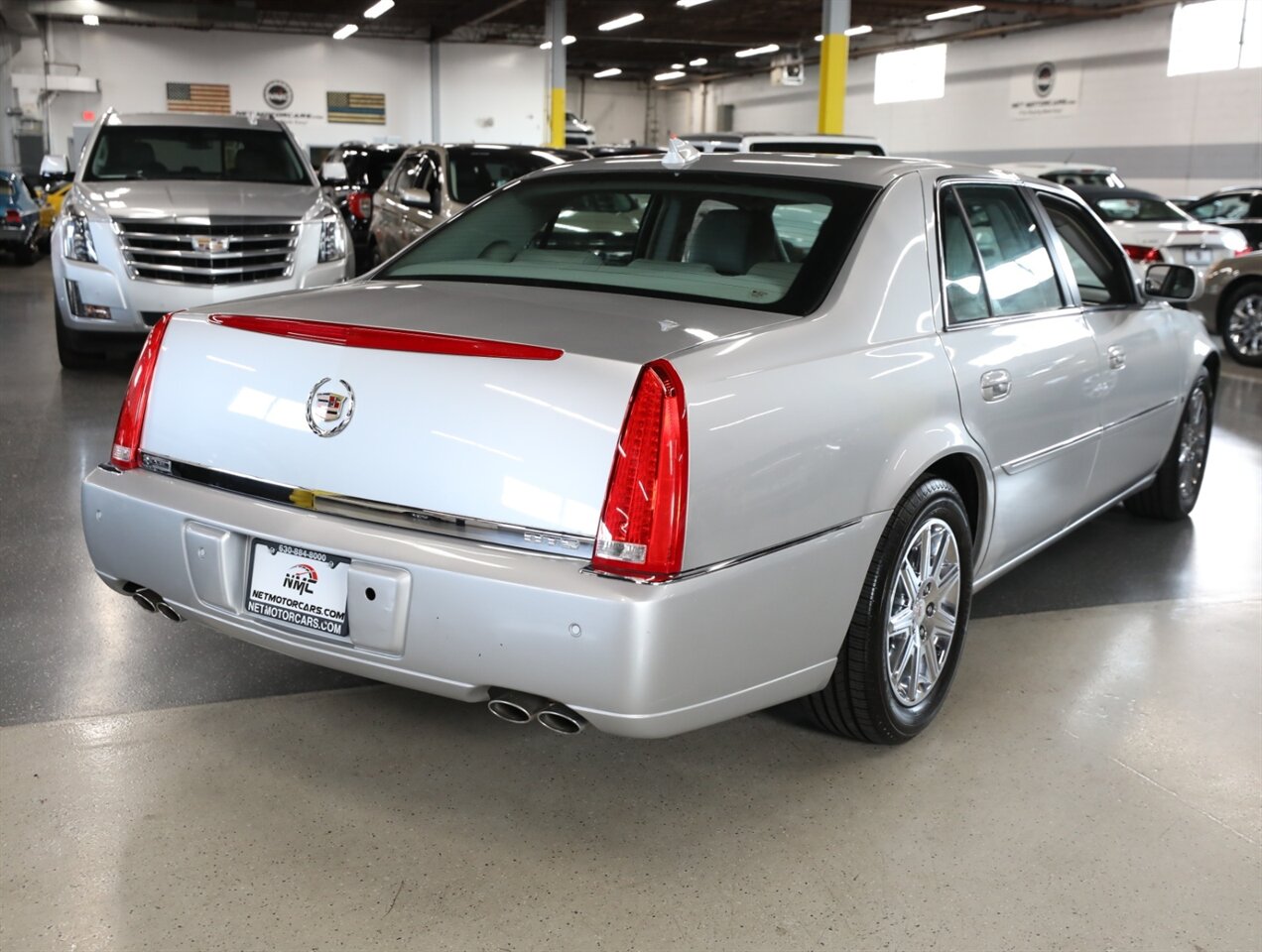 2009 Cadillac DTS Luxury 5-Passenger - Photo 9 - Addison, IL 60101