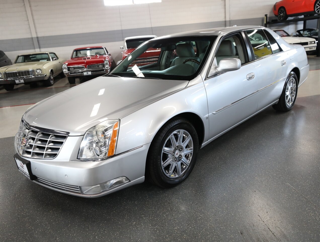 2009 Cadillac DTS Luxury 5-Passenger - Photo 4 - Addison, IL 60101