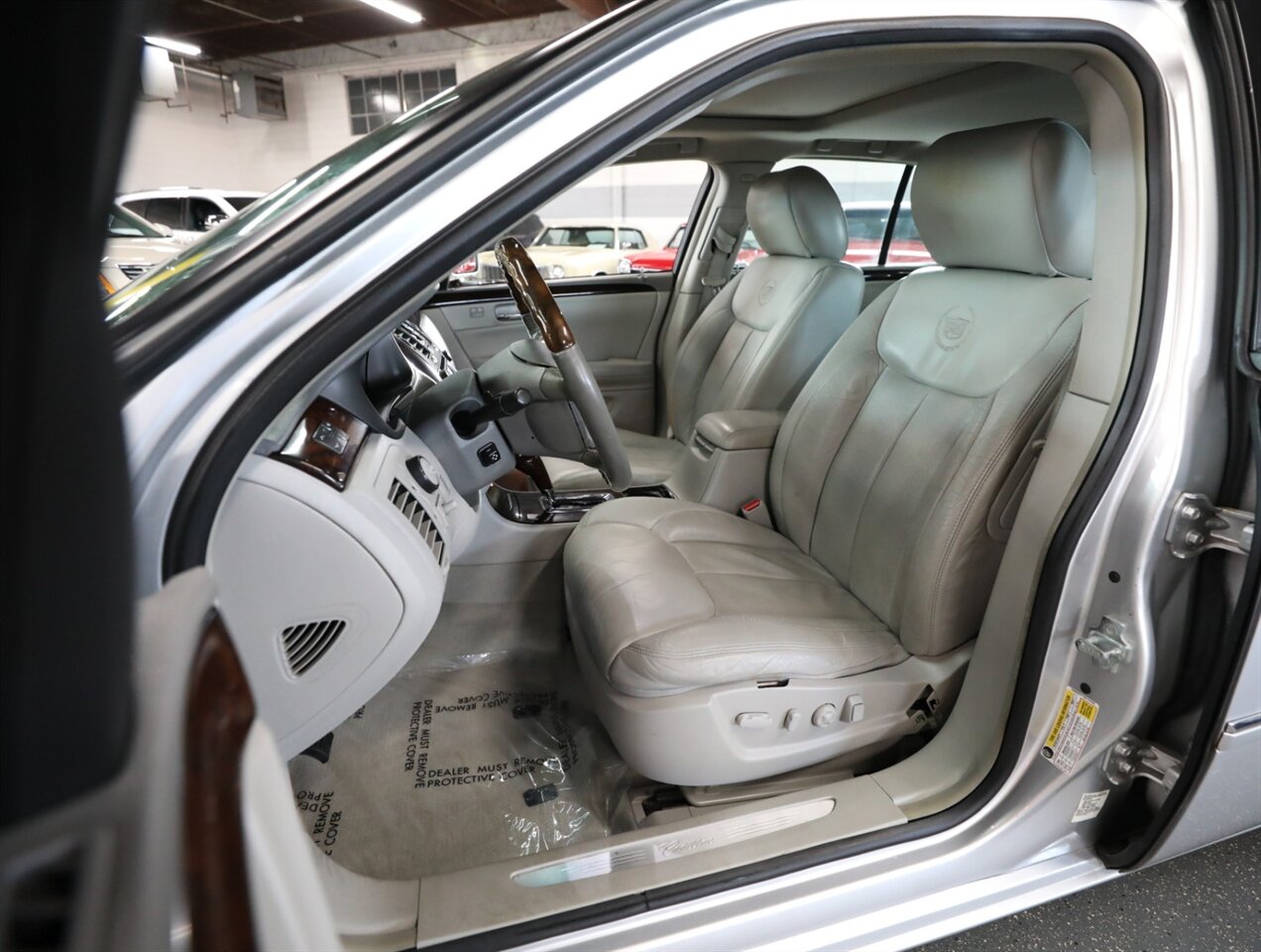 2009 Cadillac DTS Luxury 5-Passenger - Photo 32 - Addison, IL 60101