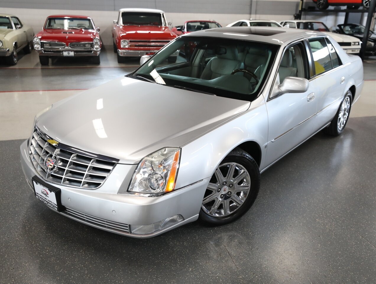 2009 Cadillac DTS Luxury 5-Passenger - Photo 2 - Addison, IL 60101