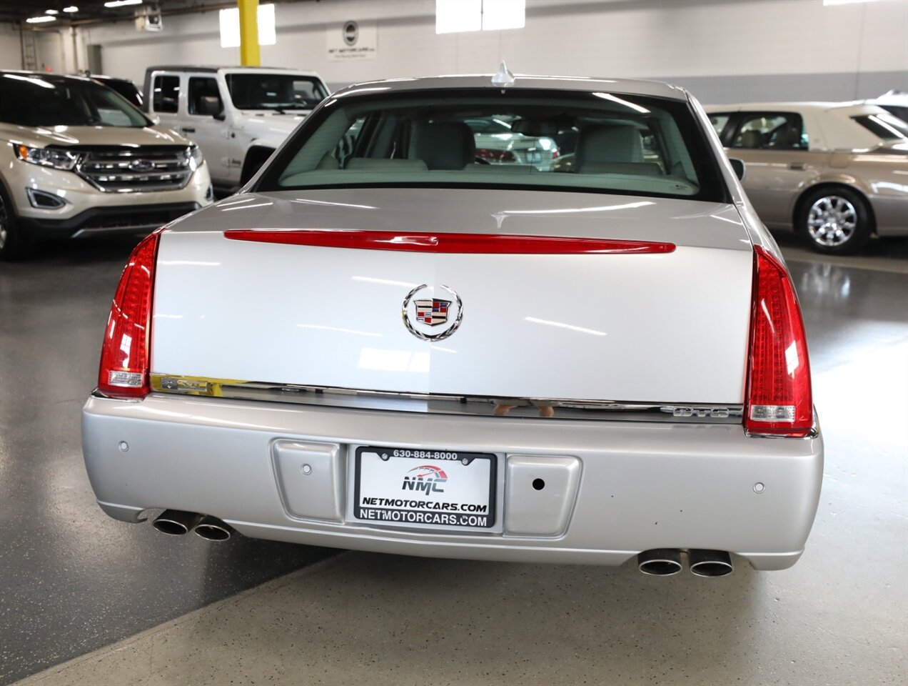 2009 Cadillac DTS Luxury 5-Passenger - Photo 10 - Addison, IL 60101