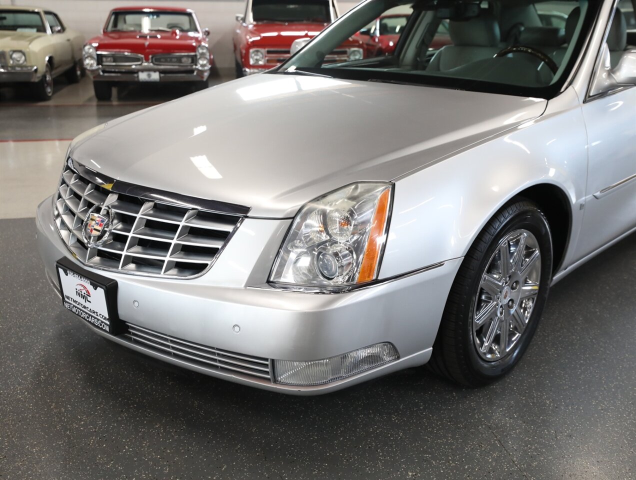 2009 Cadillac DTS Luxury 5-Passenger - Photo 3 - Addison, IL 60101