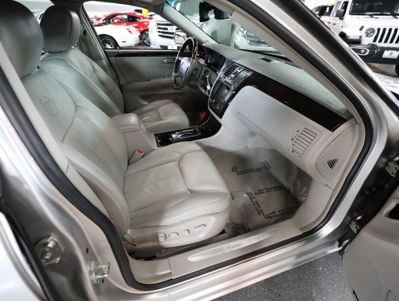 2009 Cadillac DTS Luxury 5-Passenger - Photo 18 - Addison, IL 60101