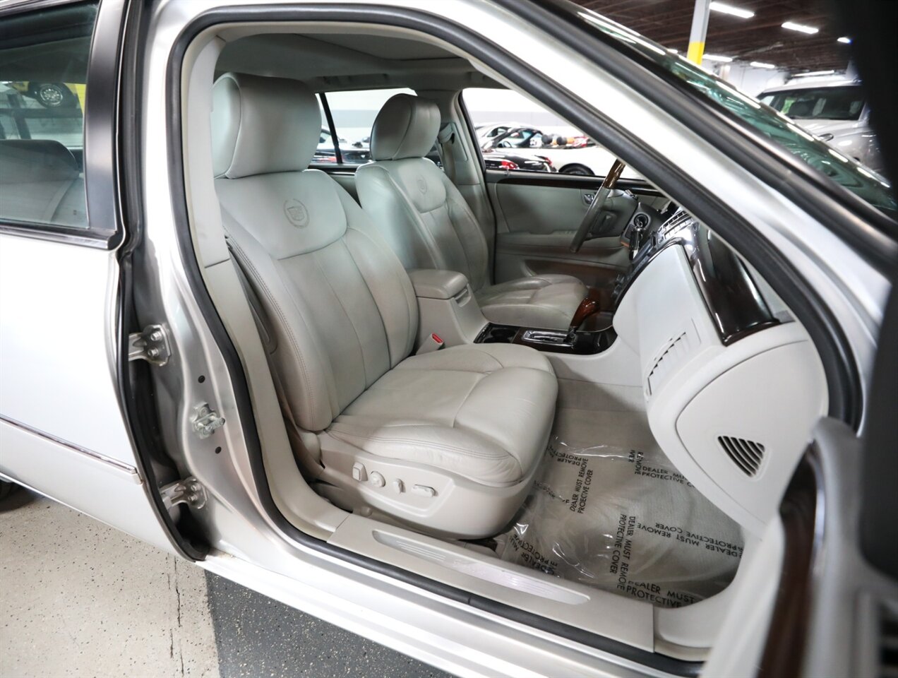 2009 Cadillac DTS Luxury 5-Passenger - Photo 19 - Addison, IL 60101