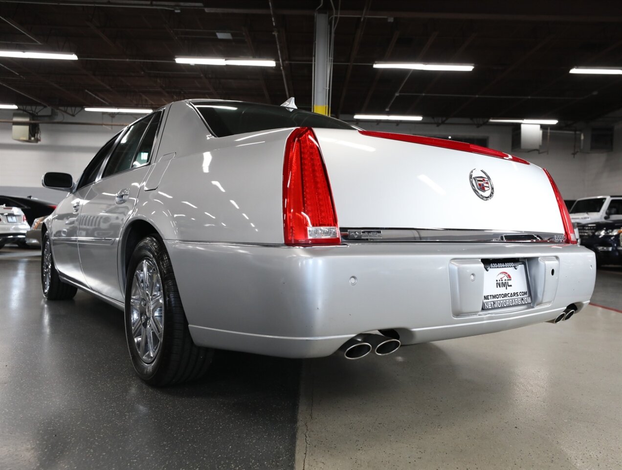 2009 Cadillac DTS Luxury 5-Passenger - Photo 13 - Addison, IL 60101