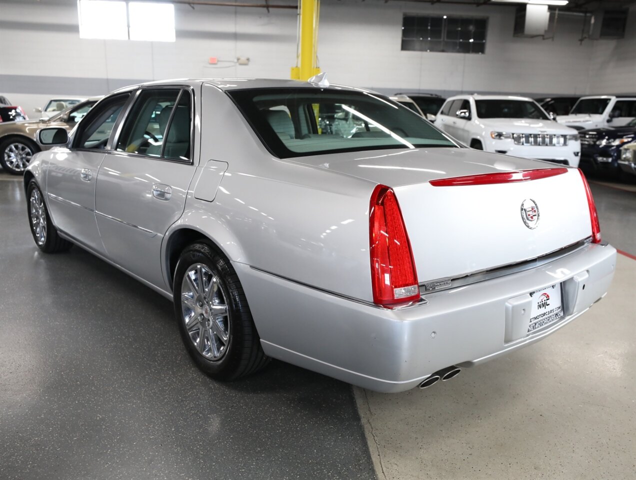 2009 Cadillac DTS Luxury 5-Passenger - Photo 14 - Addison, IL 60101