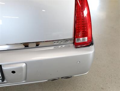 2009 Cadillac DTS Luxury 5-Passenger - Photo 11 - Addison, IL 60101