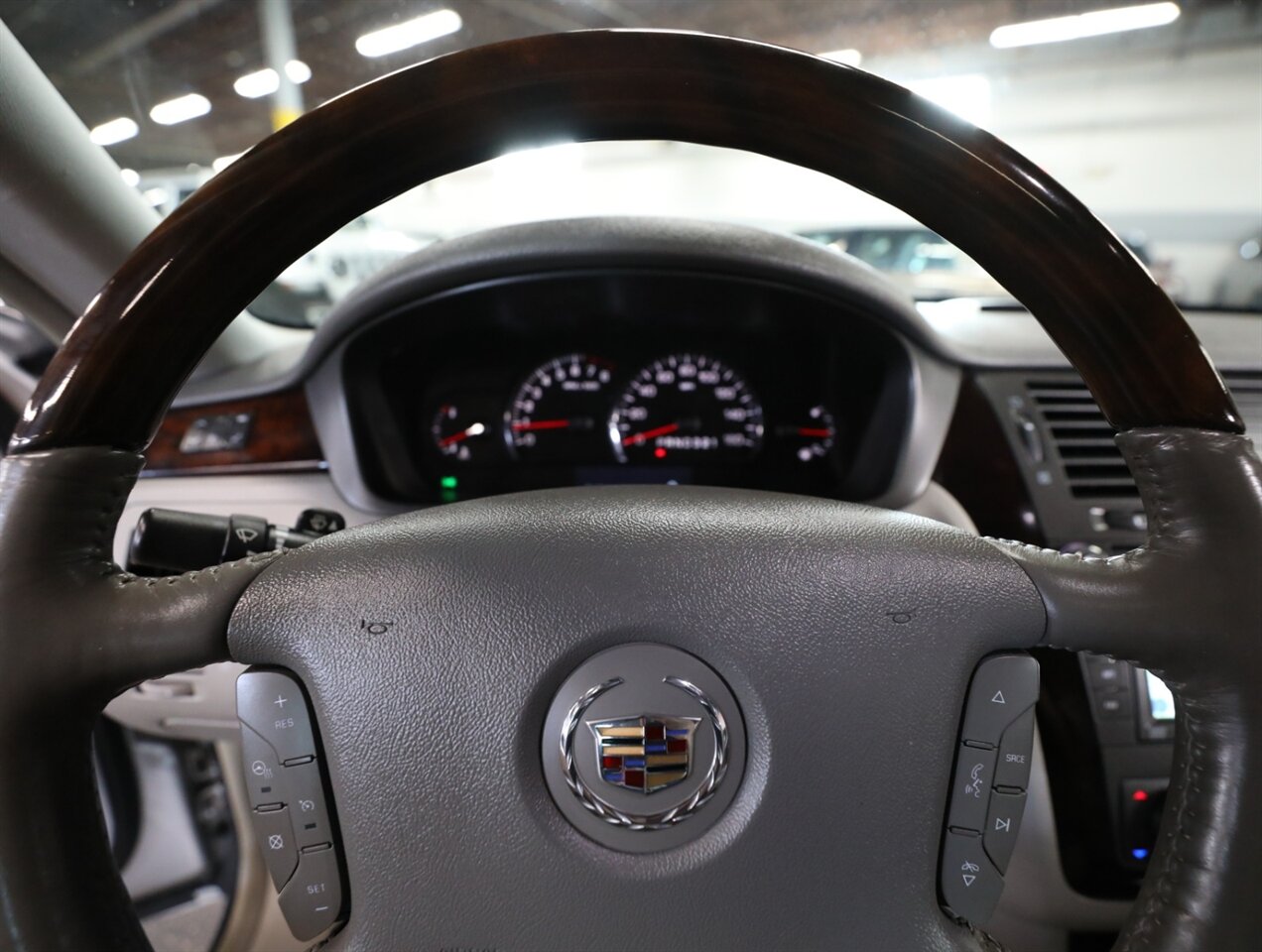 2009 Cadillac DTS Luxury 5-Passenger - Photo 40 - Addison, IL 60101