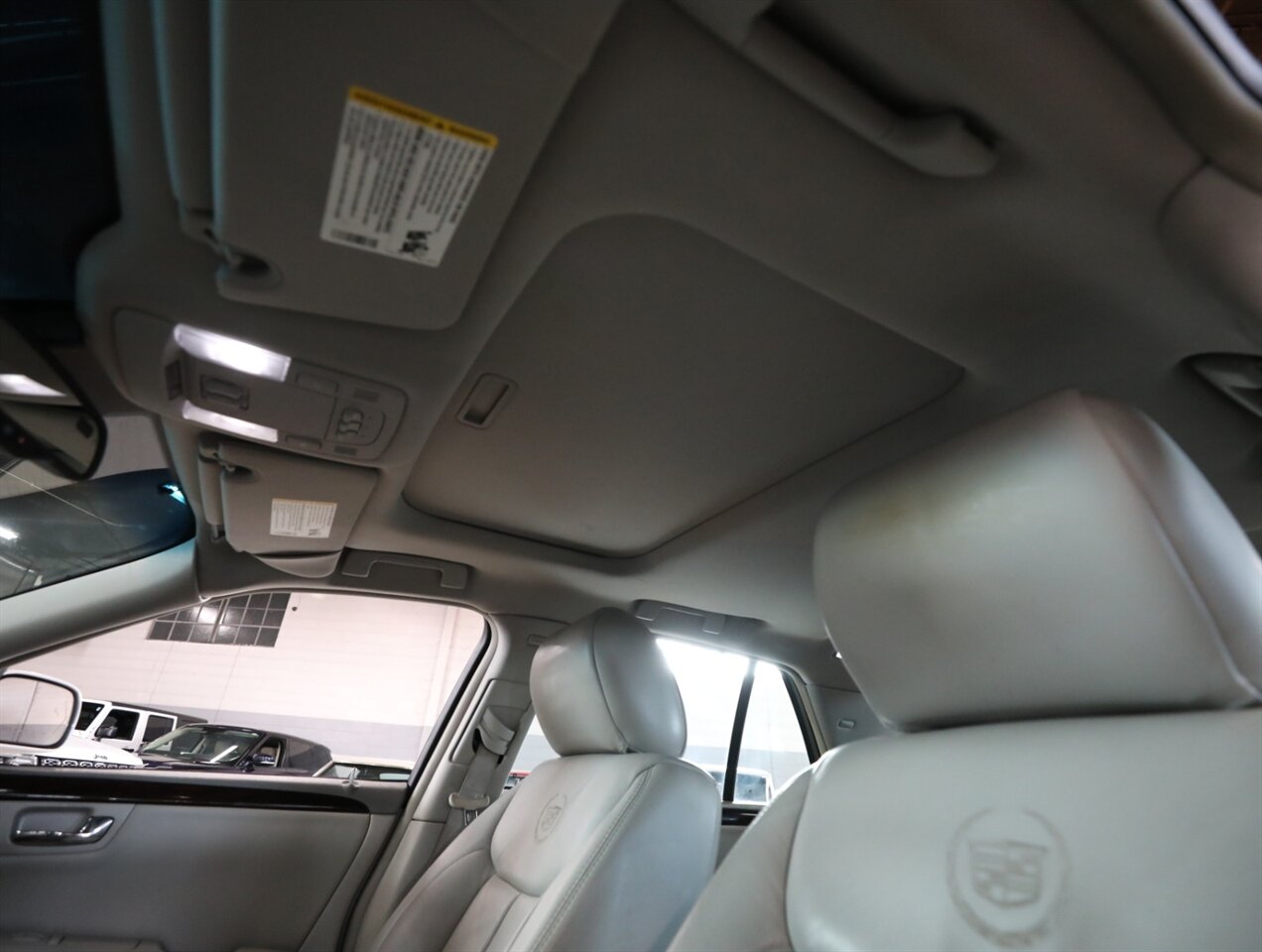 2009 Cadillac DTS Luxury 5-Passenger - Photo 33 - Addison, IL 60101
