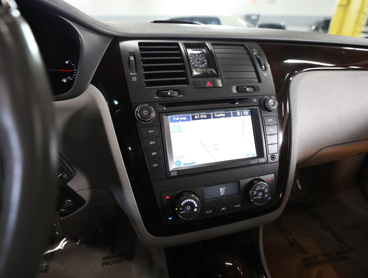 2009 Cadillac DTS Luxury 5-Passenger - Photo 35 - Addison, IL 60101