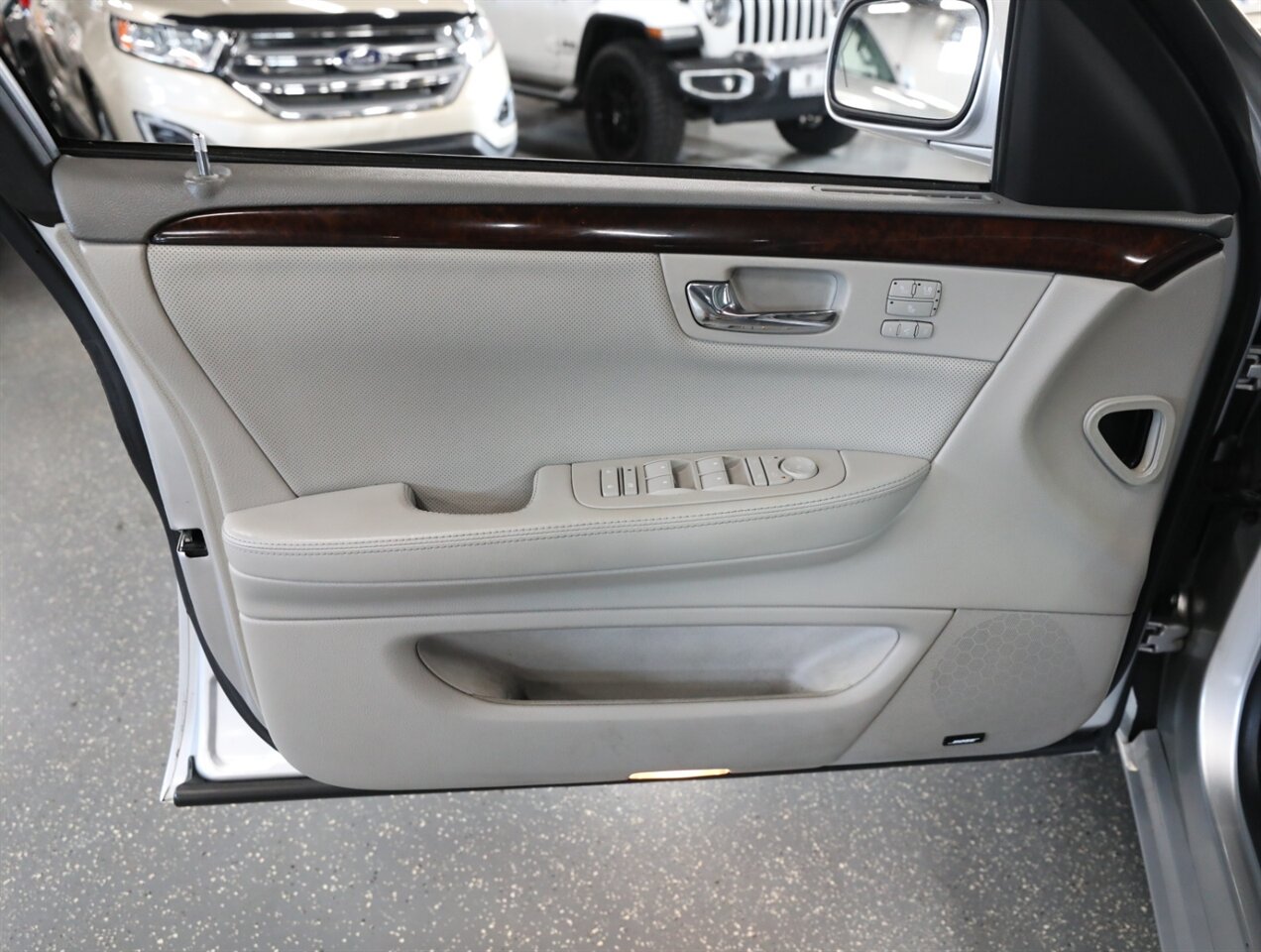 2009 Cadillac DTS Luxury 5-Passenger - Photo 28 - Addison, IL 60101