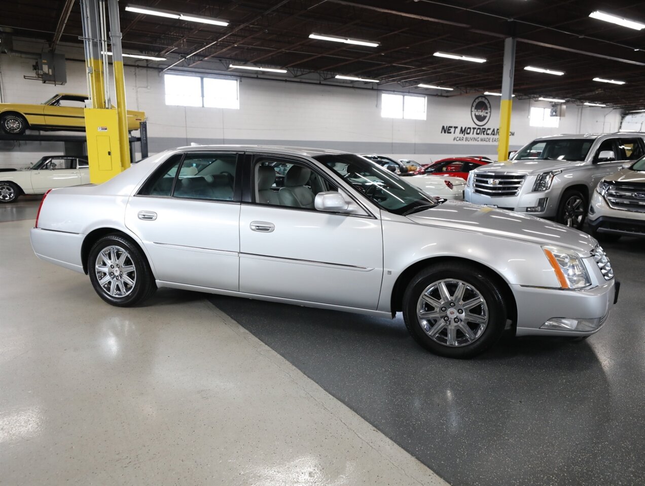 2009 Cadillac DTS Luxury 5-Passenger - Photo 8 - Addison, IL 60101