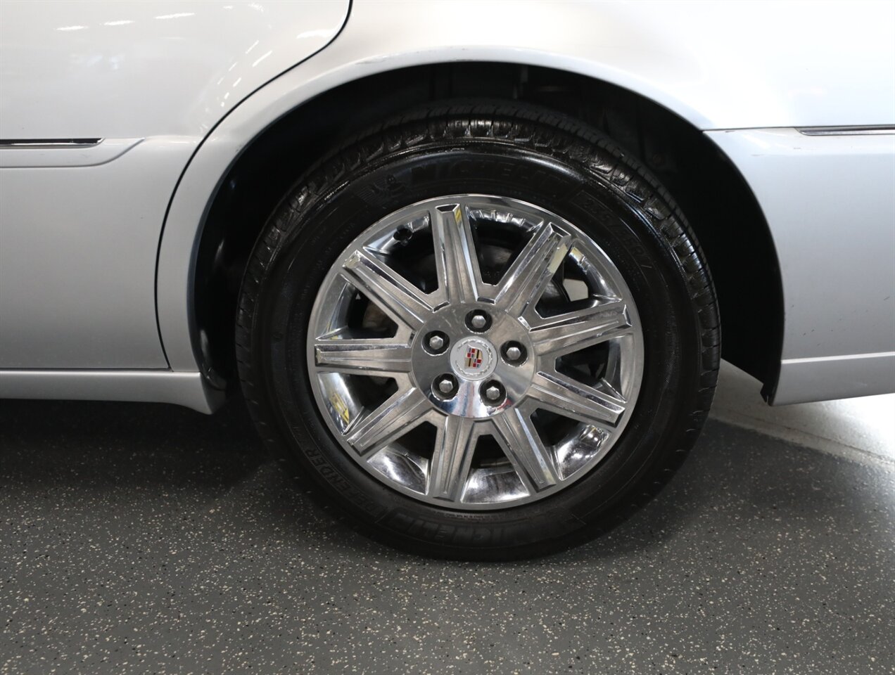 2009 Cadillac DTS Luxury 5-Passenger - Photo 44 - Addison, IL 60101