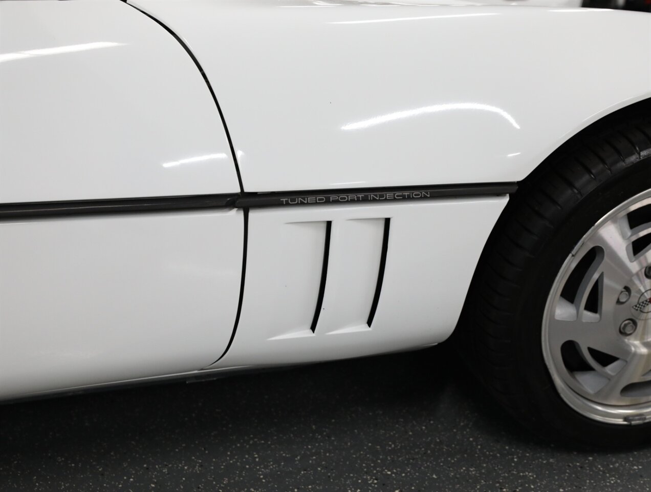 1990 Chevrolet Corvette Convertible - Photo 13 - Addison, IL 60101