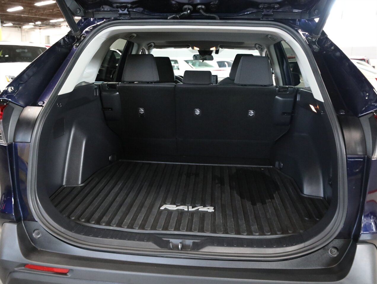 2019 Toyota RAV4 XLE - Photo 22 - Addison, IL 60101