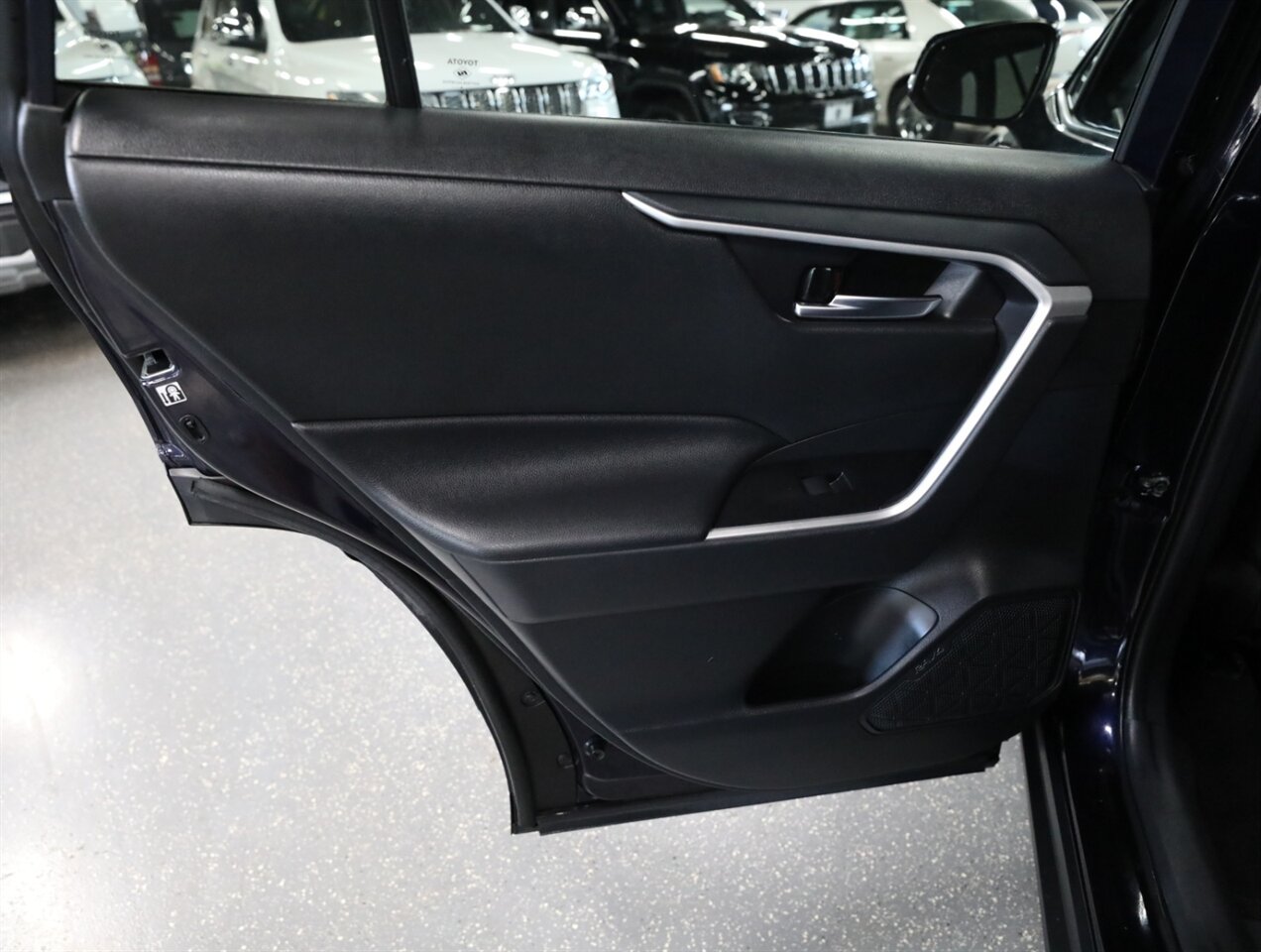 2019 Toyota RAV4 XLE - Photo 24 - Addison, IL 60101