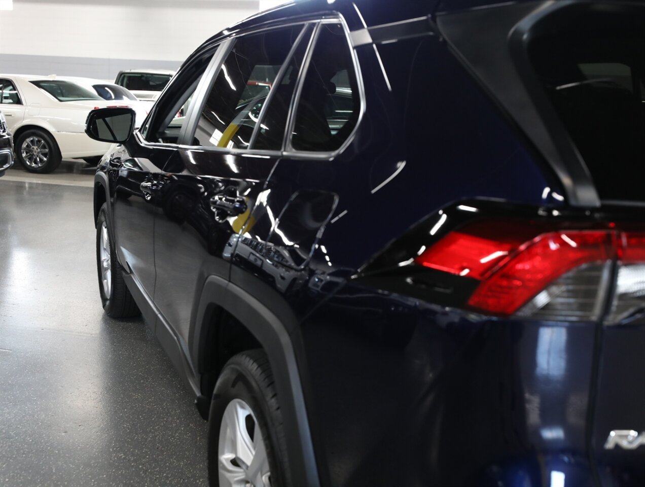 2019 Toyota RAV4 XLE - Photo 14 - Addison, IL 60101