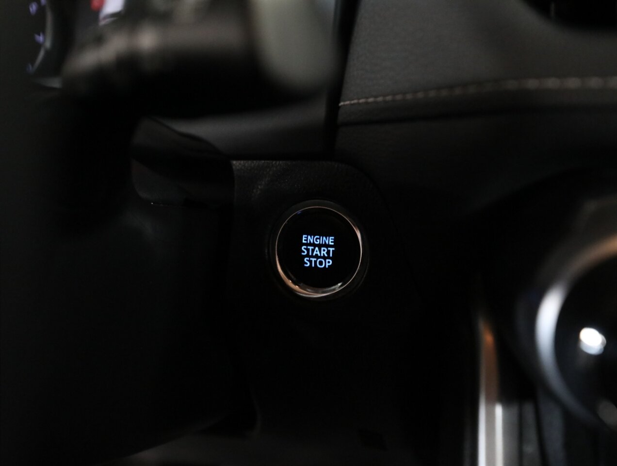 2019 Toyota RAV4 XLE - Photo 34 - Addison, IL 60101