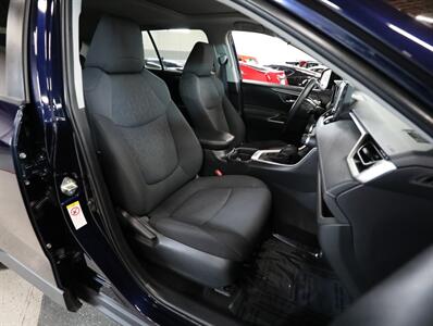 2019 Toyota RAV4 XLE   - Photo 18 - Addison, IL 60101