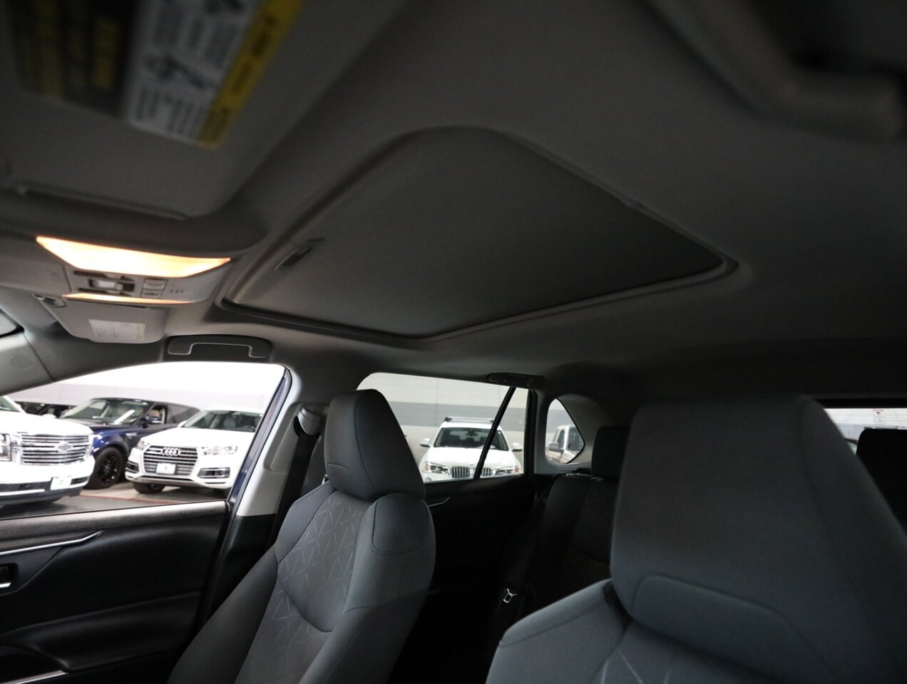 2019 Toyota RAV4 XLE - Photo 30 - Addison, IL 60101