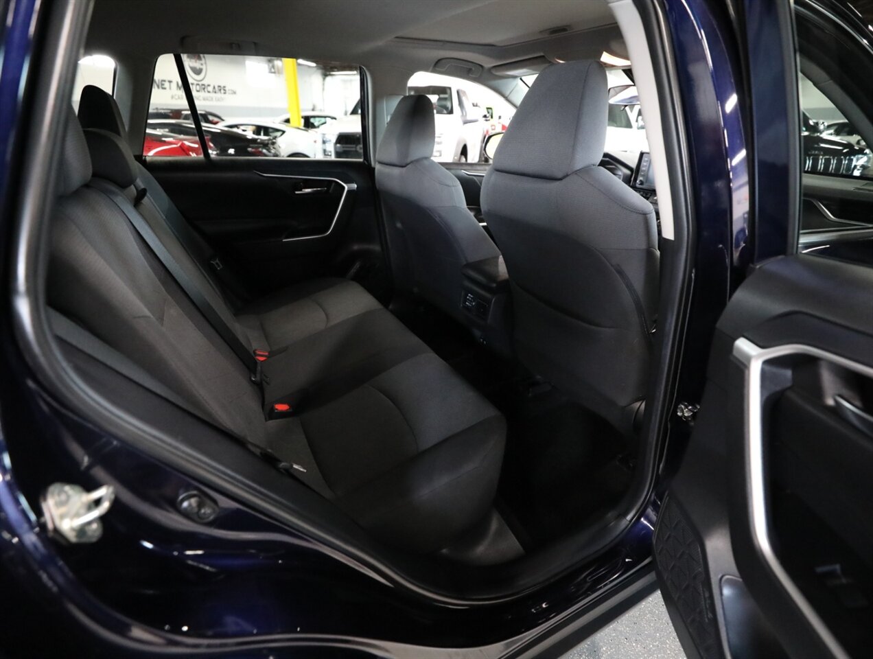 2019 Toyota RAV4 XLE - Photo 20 - Addison, IL 60101