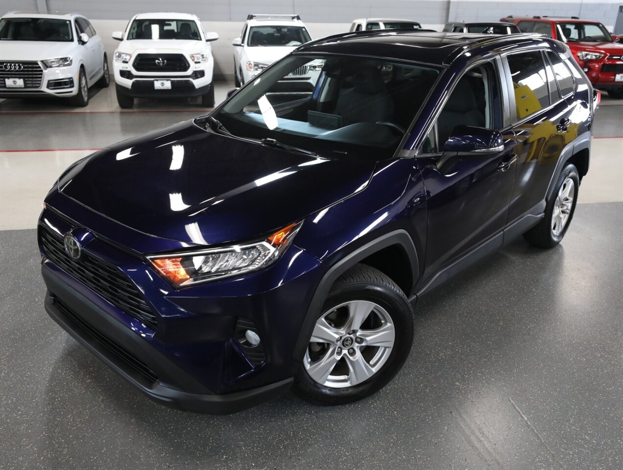 2019 Toyota RAV4 XLE - Photo 2 - Addison, IL 60101