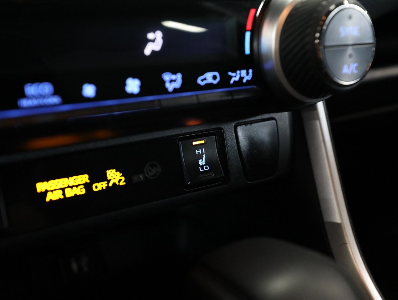 2019 Toyota RAV4 XLE - Photo 35 - Addison, IL 60101