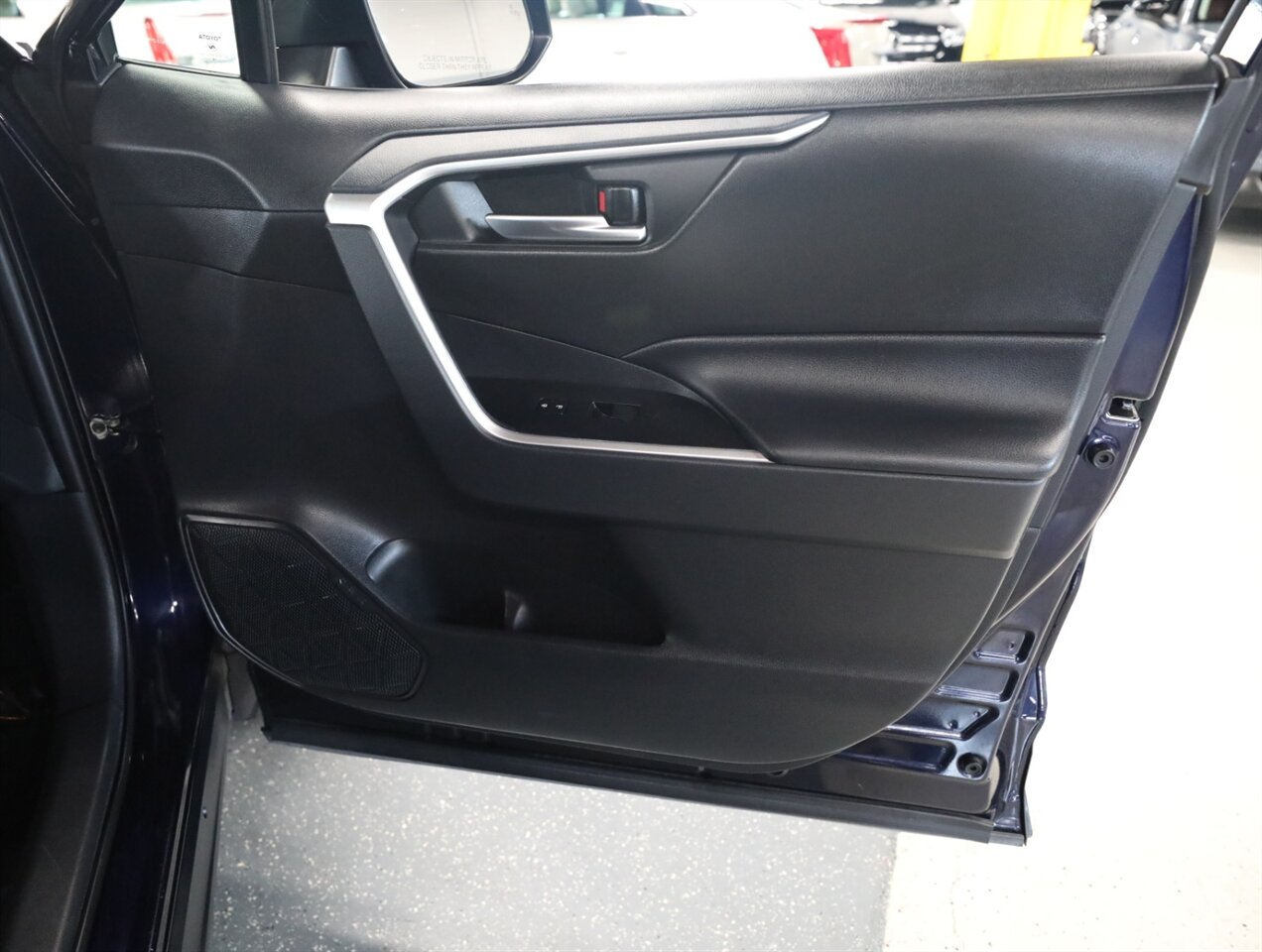 2019 Toyota RAV4 XLE - Photo 16 - Addison, IL 60101