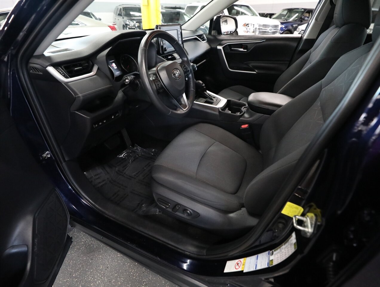 2019 Toyota RAV4 XLE - Photo 28 - Addison, IL 60101