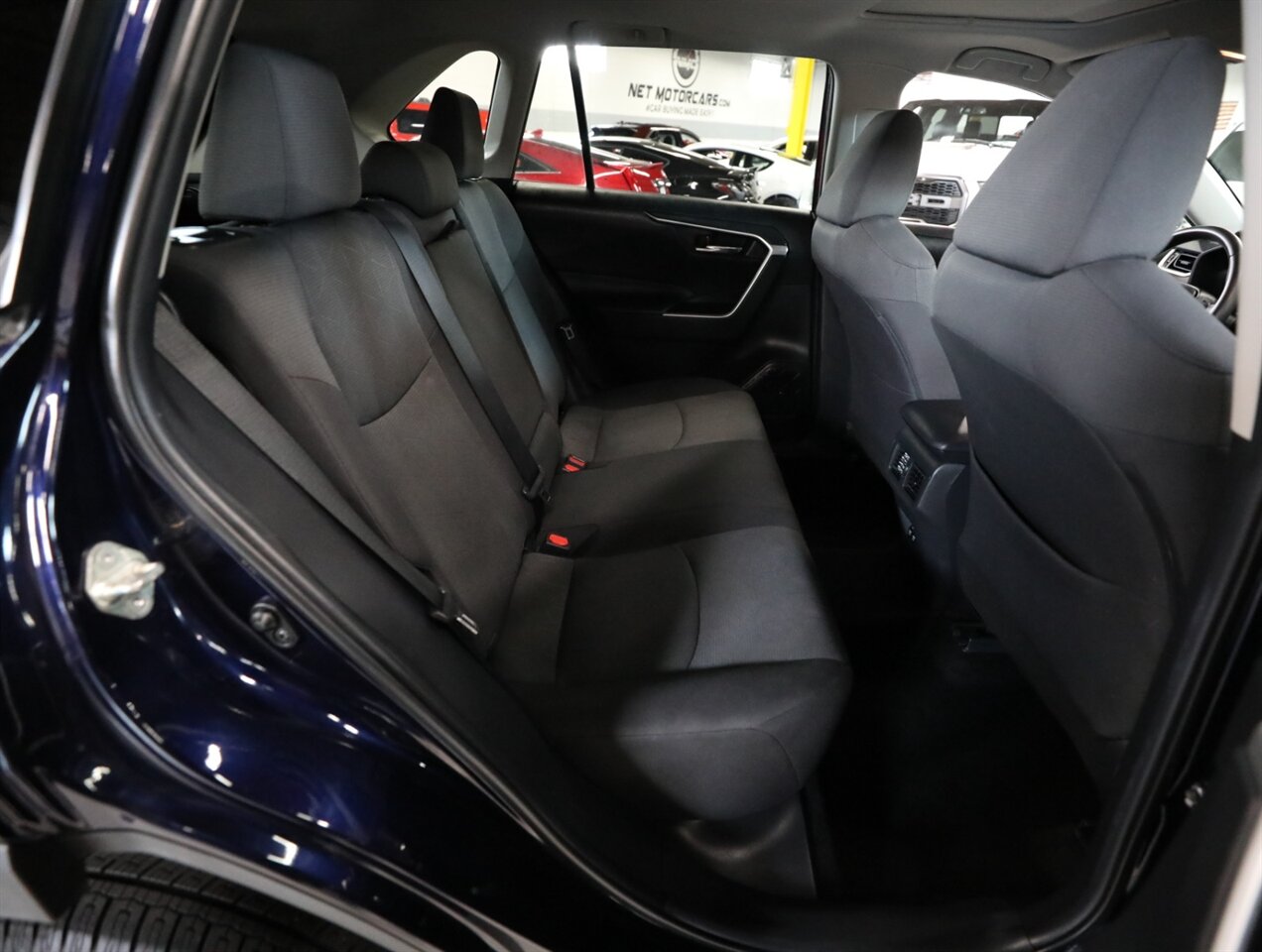 2019 Toyota RAV4 XLE - Photo 21 - Addison, IL 60101