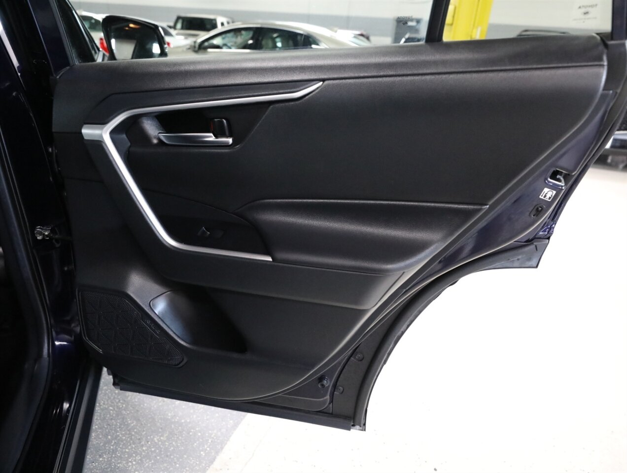 2019 Toyota RAV4 XLE - Photo 19 - Addison, IL 60101