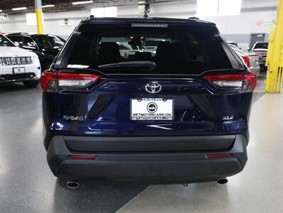2019 Toyota RAV4 XLE   - Photo 10 - Addison, IL 60101