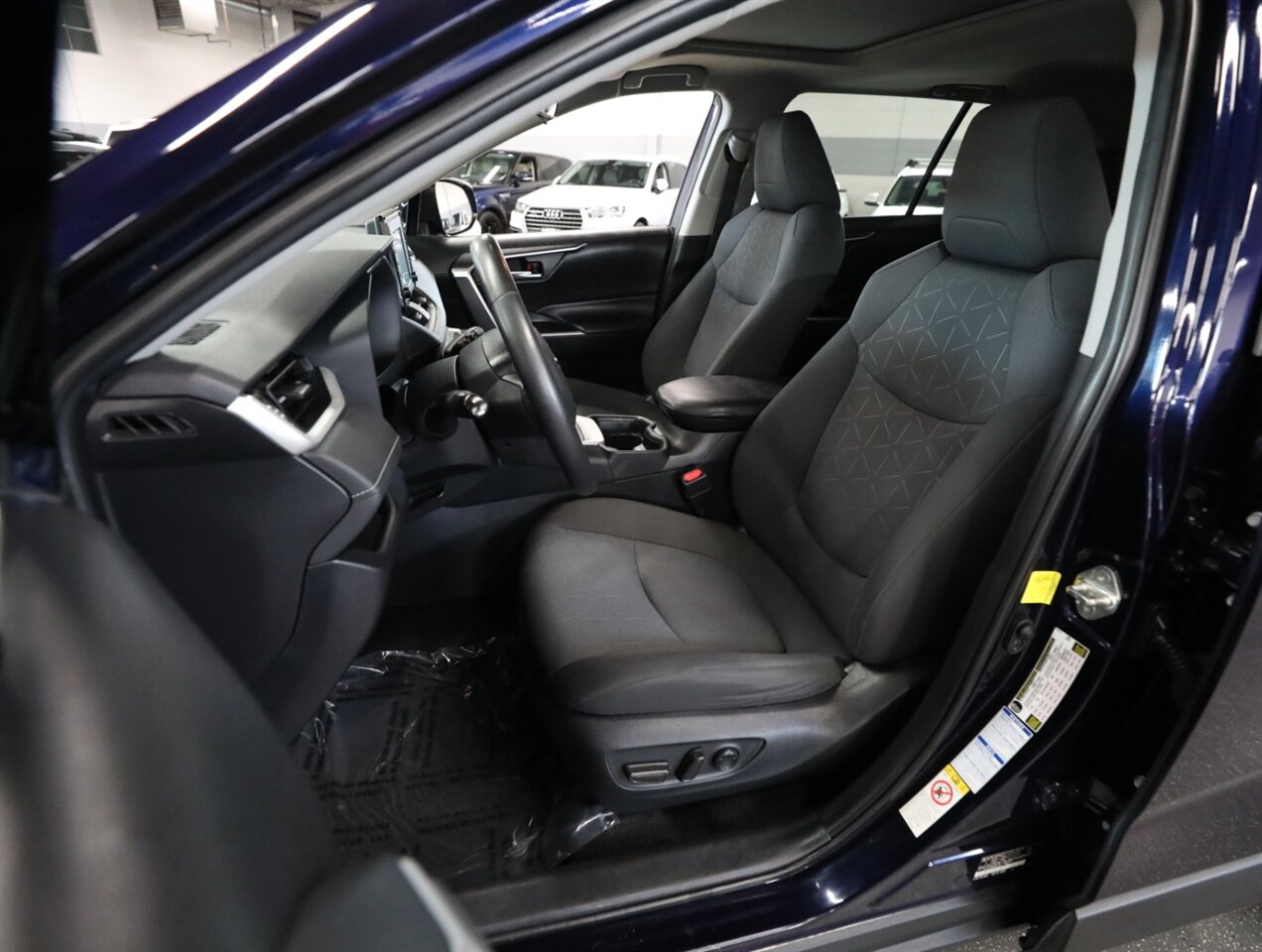2019 Toyota RAV4 XLE - Photo 29 - Addison, IL 60101