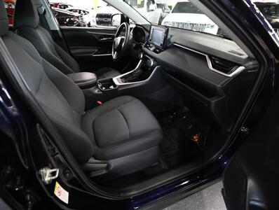 2019 Toyota RAV4 XLE   - Photo 17 - Addison, IL 60101