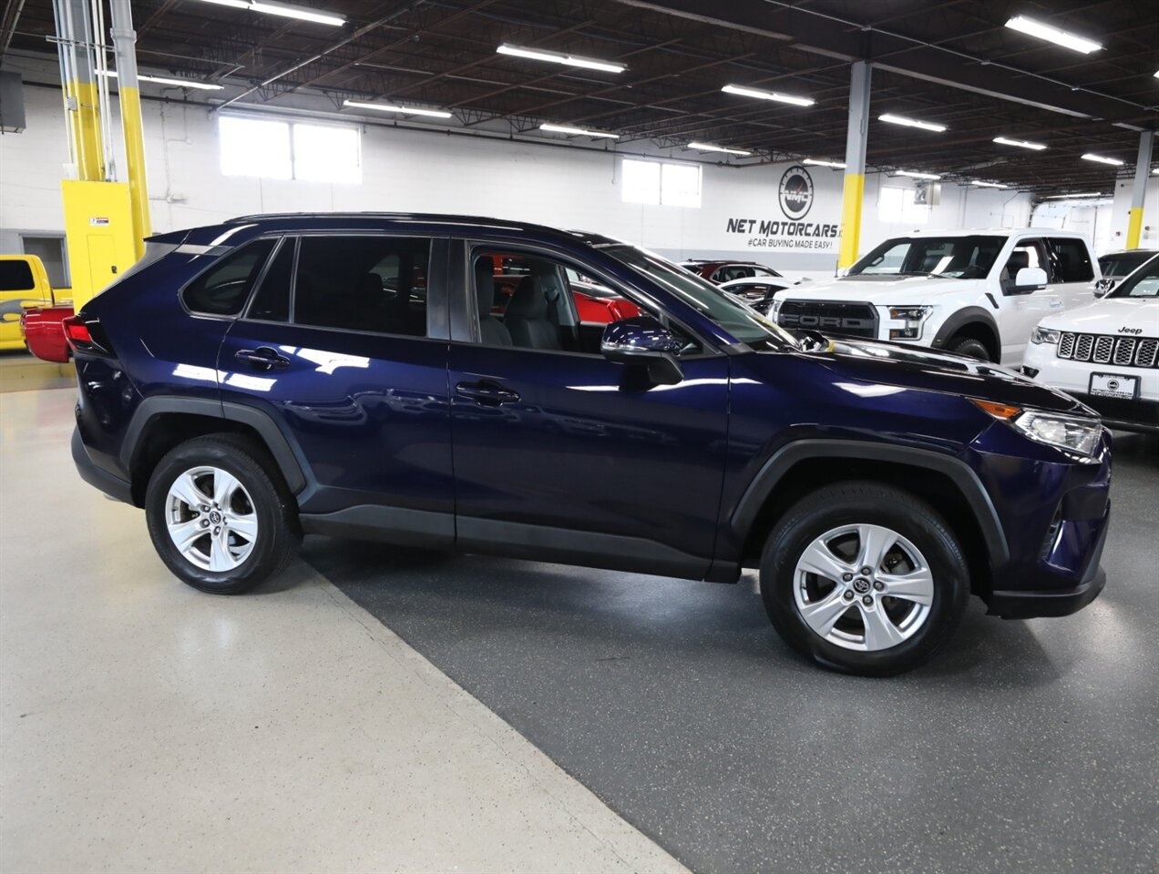 2019 Toyota RAV4 XLE - Photo 8 - Addison, IL 60101