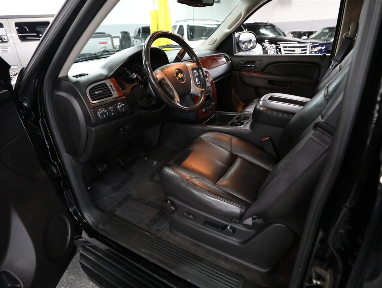 2013 Chevrolet Avalanche LT Black Diamond 4X4 - Photo 30 - Addison, IL 60101