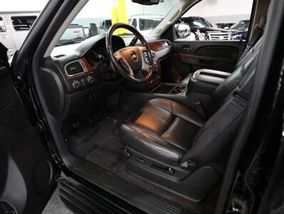 2013 Chevrolet Avalanche LT Black Diamond 4X4 - Photo 30 - Addison, IL 60101