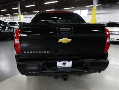 2013 Chevrolet Avalanche LT Black Diamond 4X4 - Photo 11 - Addison, IL 60101