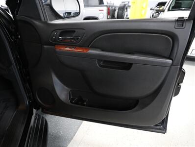 2013 Chevrolet Avalanche LT Black Diamond 4X4 - Photo 17 - Addison, IL 60101