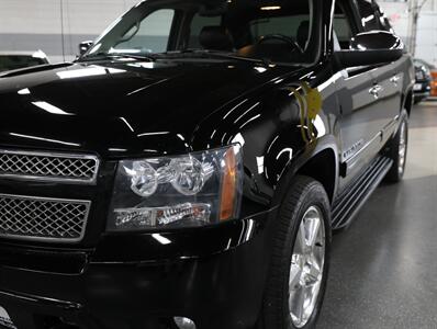 2013 Chevrolet Avalanche LT Black Diamond 4X4 - Photo 5 - Addison, IL 60101