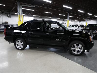 2013 Chevrolet Avalanche LT Black Diamond 4X4 - Photo 8 - Addison, IL 60101