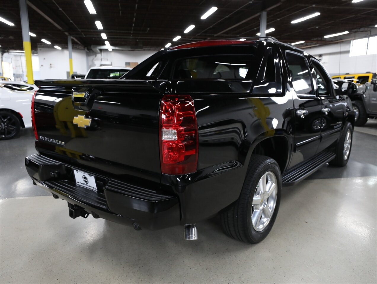 2013 Chevrolet Avalanche LT Black Diamond 4X4 - Photo 9 - Addison, IL 60101