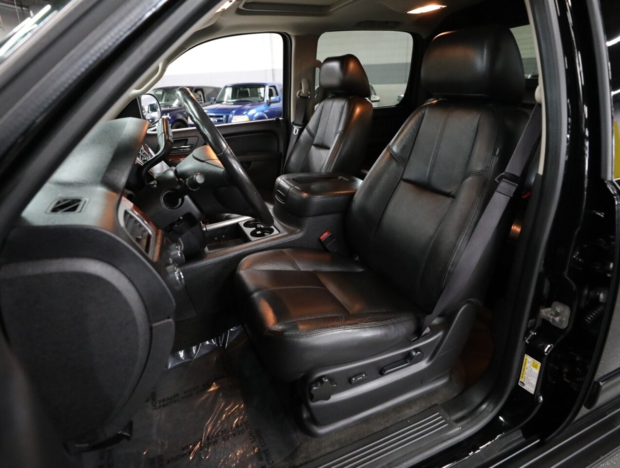 2013 Chevrolet Avalanche LT Black Diamond 4X4 - Photo 31 - Addison, IL 60101