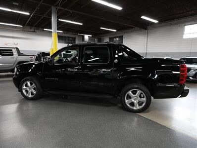 2013 Chevrolet Avalanche LT Black Diamond 4X4 - Photo 16 - Addison, IL 60101