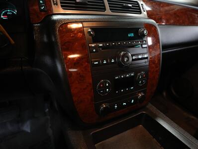 2013 Chevrolet Avalanche LT Black Diamond 4X4 - Photo 34 - Addison, IL 60101